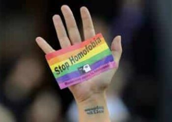 Dos chicos sufren una agresión homófoba en Barcelona