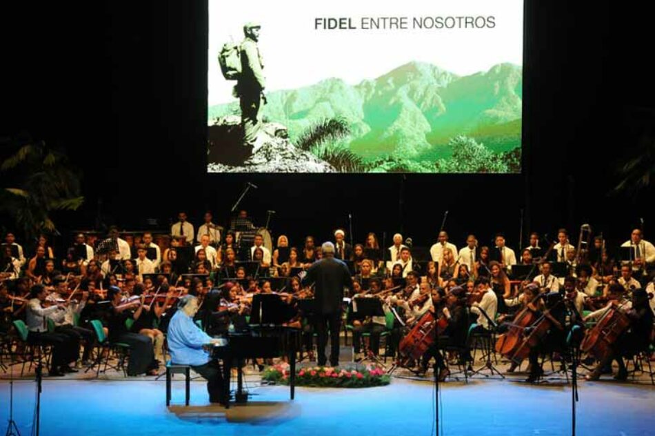 Rinden homenaje a Fidel Castro en Santiago de Cuba