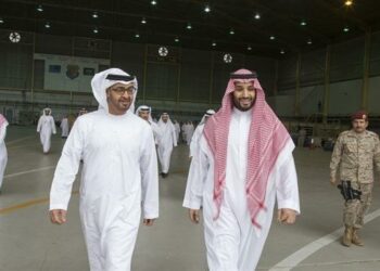 Arabia Saudí y EAU asestan un golpe al CCG el día antes de su cumbre