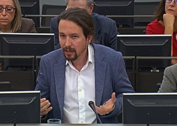 Pablo Iglesias vuelve a pedir la derogación del voto rogado en la Comisión Constitucional que estudia la reforma de la LOREG