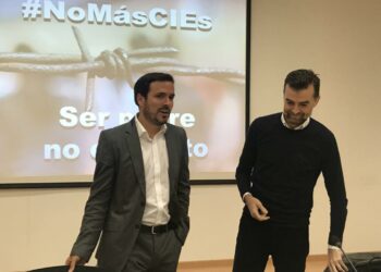 Garzón y Maíllo denuncian «la vulneración de los derechos humanos fundamentales» en el uso de la cárcel de Archidona como CIE