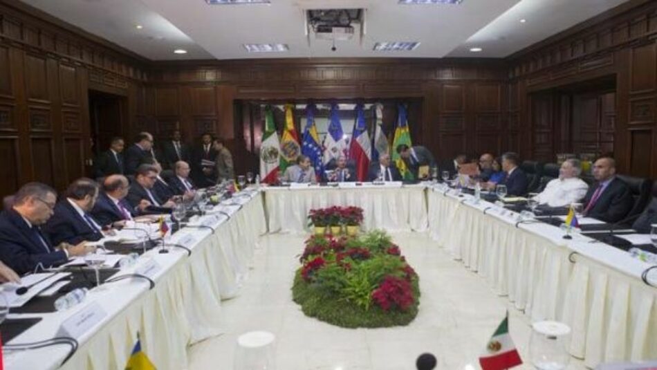Gobierno venezolano retoma diálogo para acordar convivencia con oposición