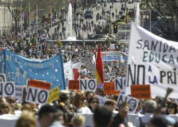 La Coordinadora Estatal de Mareas Blancas se reune con todos los Grupos Políticos del Congreso excepto PP y PNV, que declinaron asistir