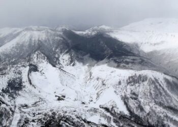 Al menos un muerto deja erupción de un volcán en Japón