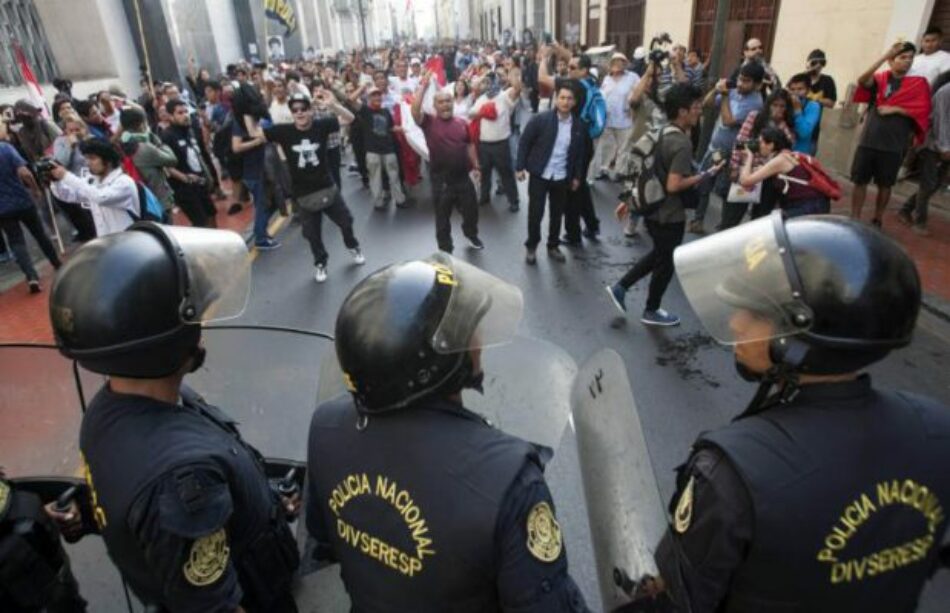 Perú. Fuerte represión policial en Lima contra miles de manifestantes que marchan en contra del indulto al ex dictador Fujimori