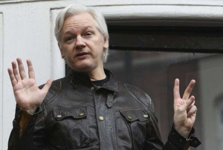 Ecuador nacionaliza a Julian Assange