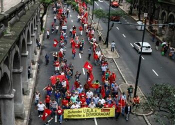 Brasil: Marcha a favor de Lula llega a la ciudad de Porto Alegre