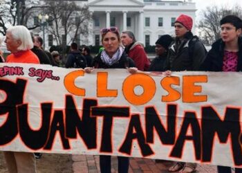 Protestan contra cárcel de Guantánamo frente a la Casa Blanca