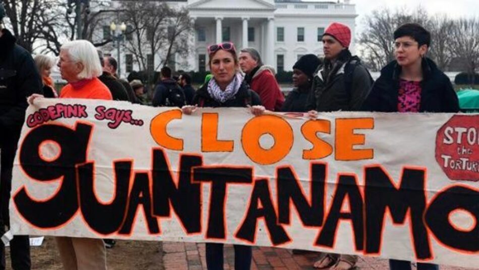Protestan contra cárcel de Guantánamo frente a la Casa Blanca