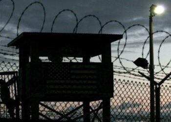 Revelan que Trump mantendrá abierta cárcel de Guantánamo