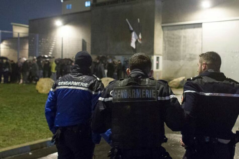 Más de 100 cárceles bloqueadas en Francia por huelga de guardias