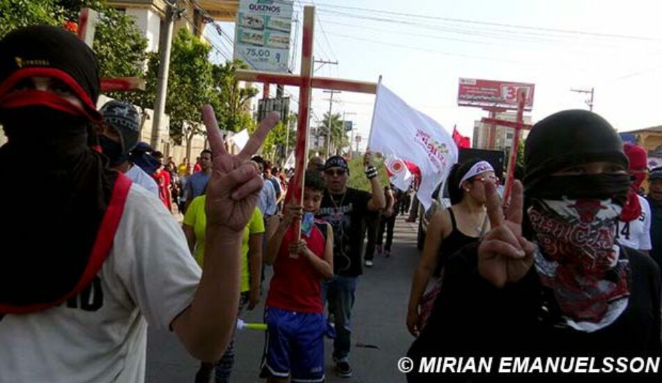 Honduras: Brutal represión contra marcha pacífica. Periodistas y manifestantes heridos y golpeados por los uniformados