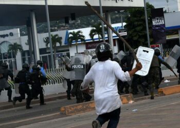 Un muerto, varios heridos y detenidos tras una nueva jornada de protestas de opositores en Honduras