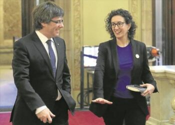 Cataluña: Puigdemont logra acuerdo para volver a presidir la Generalidad