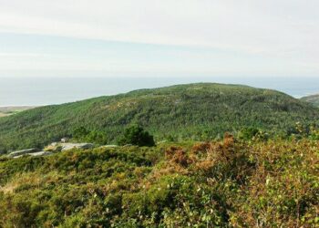 En Marea presenta una PNL para instar a la Xunta a cancelar la autorización del proyecto eólico Pena Forcada-Catasol II en la localidad coruñesa de Laxe