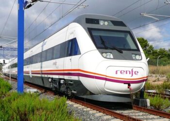FACUA Extremadura ve ridículo que Renfe cambie las llegadas como solución al retraso en la alta velocidad