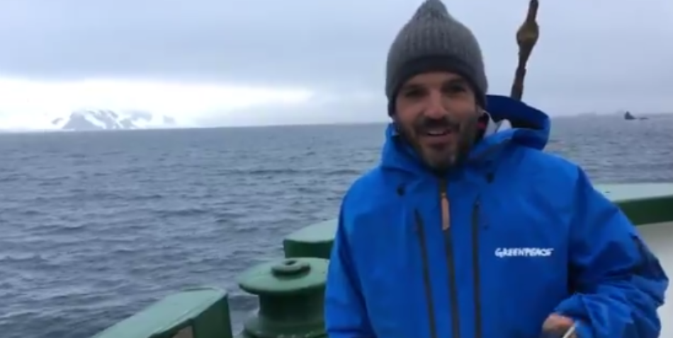 El último reto en Twitter del protagonista de ‘Stranger Things’ le lleva a la Antártida con Greenpeace
