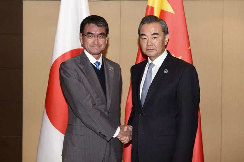 Ministro japonés de Relaciones Exteriores visita China