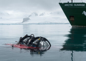 El submarino de Greenpeace captura imágenes de una parte del océano Antártico  nunca antes explorada