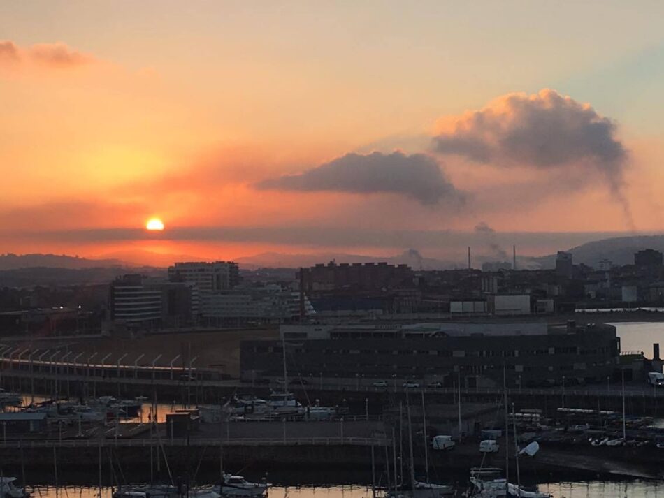 «El Principado vuelve autorizar a medida las contaminantes baterías de Gijón»