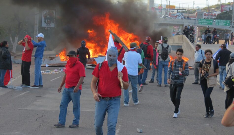 Honduras: Reprimen movilización contra investidura presidencial