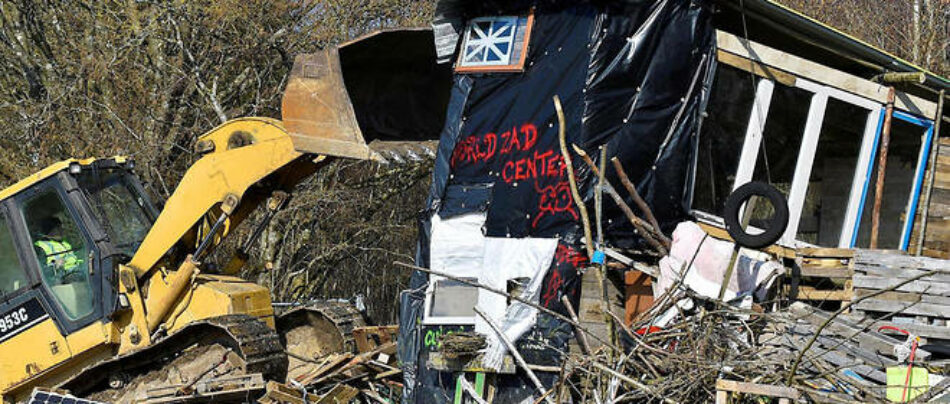 Ecologistas protestan por el desalojo por la fuerza de activistas contra el cementerio nuclear en Bure (Francia)