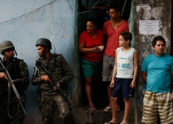 Brasil. Los residentes de las favelas de Río se posicionan contra intervención militar