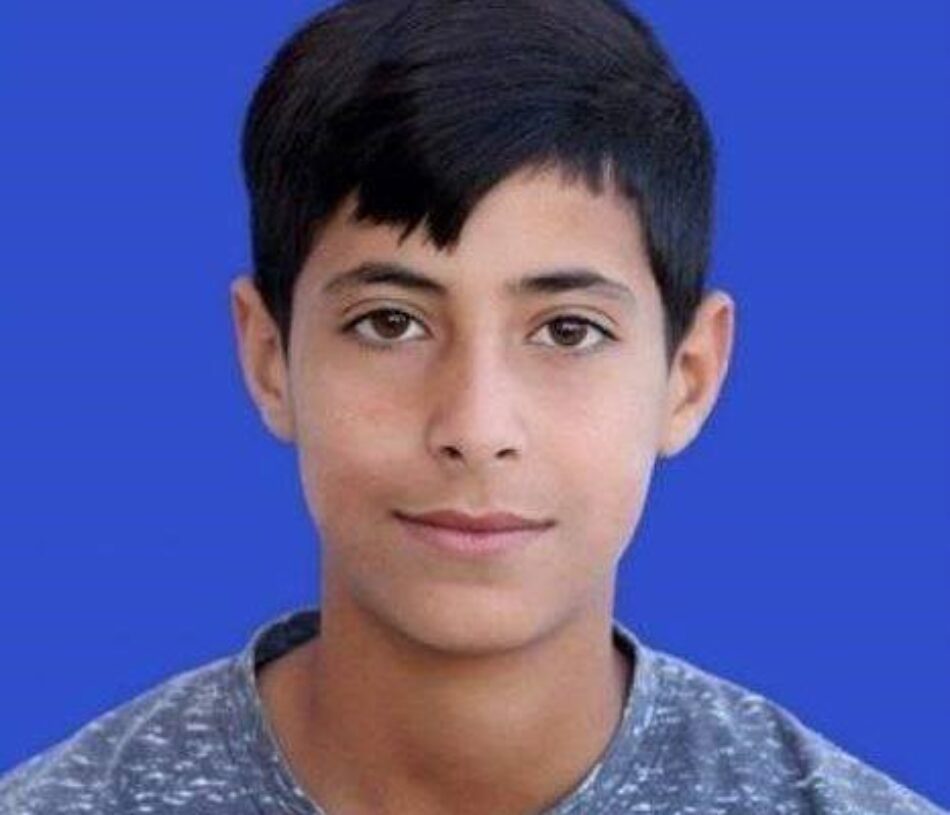 Tropas israelíes en jeep cazan a un adolescente palestino -Laith Abu Naim- y le disparan a la cabeza