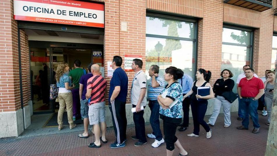 Luces y sombras de los datos de la EPA: aumenta el paro pero con un elevado incremento de la población activa