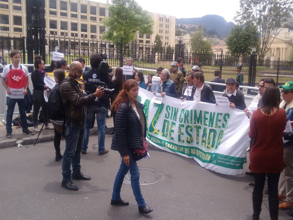 IU denuncia “los asesinatos impunes de líderes sociales y de candidatos de las FARC por el paramilitarismo” que “ponen en peligro la paz y el proceso político preelectoral en Colombia”