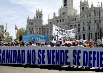 Trasladan su “total apoyo” a la Marea Blanca Estatal “en defensa de la Sanidad Pública, Universal y de Calidad”