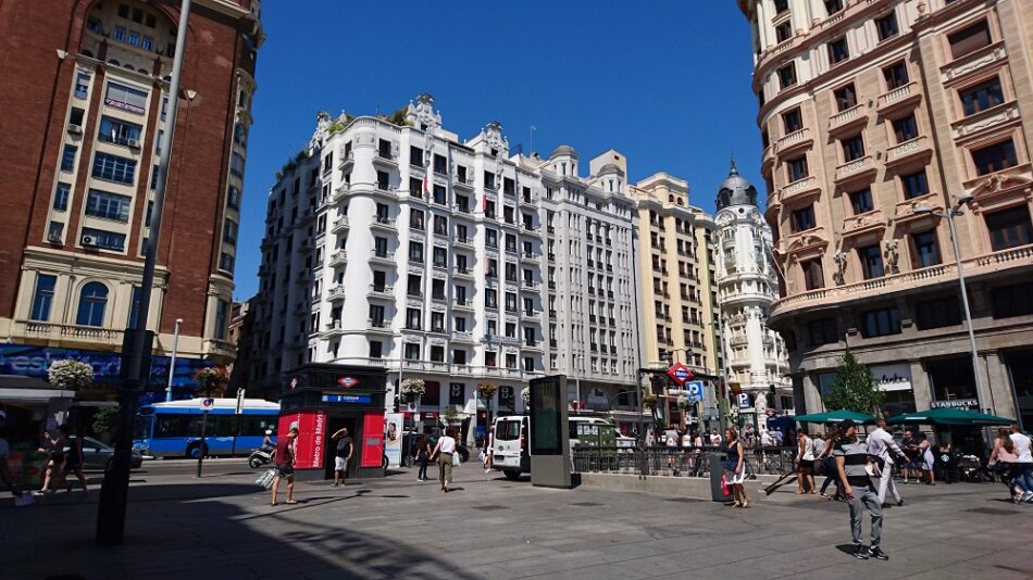 El Ayuntamiento de Madrid abre la puerta a la regularización de la mayoría de los pisos turísticos del distrito Centro