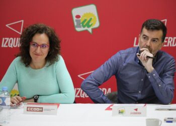 IU y CCOO comparten la necesidad de regular en Andalucía «la mal llamada economía colaborativa» y abogan por la defensa de las pensiones públicas