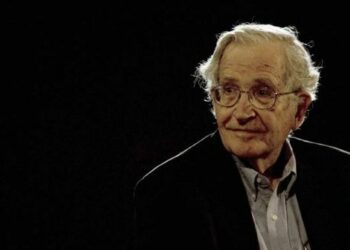 El concepto de ayuda humanitaria explicado por Noam Chomsky