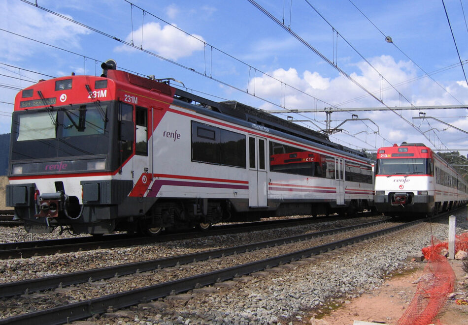 Izquierda Unida pide al Gobierno que explique el recargo del 5,5% que Renfe aplica a sus billetes sólo por venderlos en taquilla y los efectos negativos que acarrea a determinados colectivos