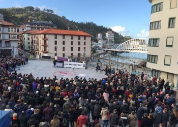 Ondarroa despide a Ekai mientras se reabre el debate en torno a los derechos de las personas trans