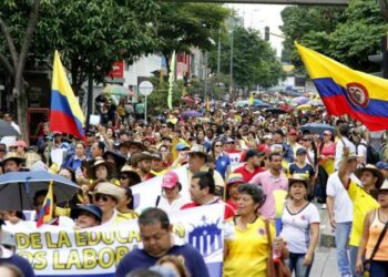 Comienza paro de maestros en Colombia
