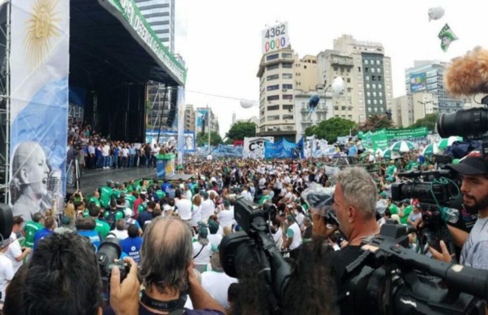 Argentina: 400 mil trabajadores y trabajadoras dijeron en la calle NO a Macri y su política de ajuste neoliberal