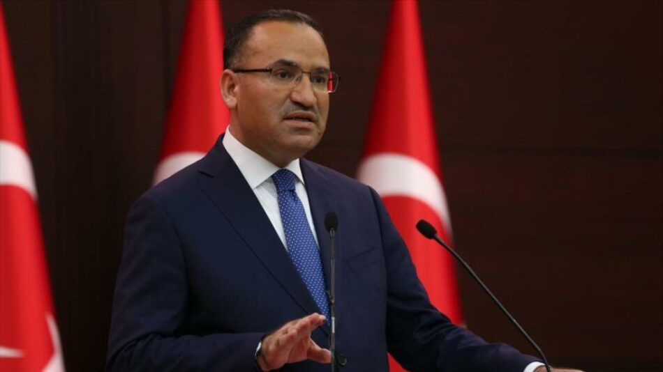 Turquía amenaza a Francia ante su propuesta de enviar de soldados al norte de Siria