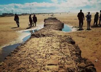 El temporal deja al descubierto dos calzadas (de época Moderna y Romana) y restos del acueducto más largo de Hispania en Cádiz