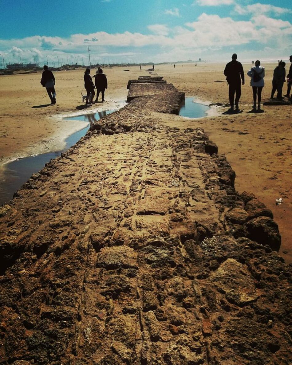 El temporal deja al descubierto dos calzadas (de época Moderna y Romana) y restos del acueducto más largo de Hispania en Cádiz