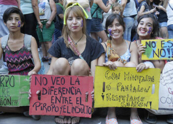 Buenos Aires. 8M. 800 mil voces en un solo grito por la igualdad, por el aborto para no morir y contra el femicidio
