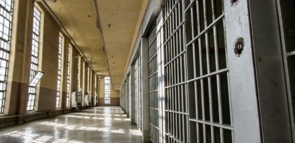 Más de 100 catedráticas/os de derecho penal firman un manifiesto contra la prisión permanente revisable