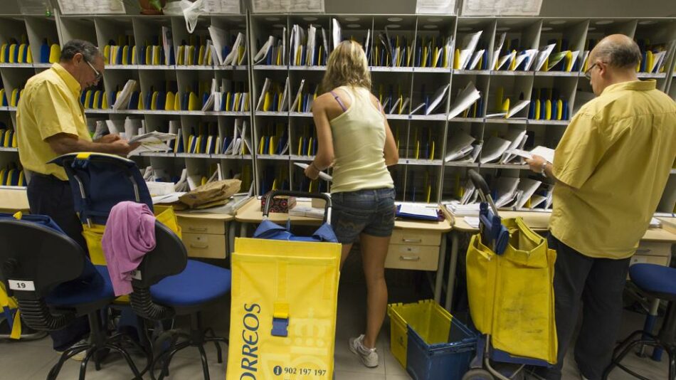 IU denuncia que el Gobierno “condena” a Correos a “trabajar sólo con las cartas” mientras deja “en manos de los ‘lobbies’ la parte más rentable del negocio, ligada a la venta ‘online’ y la paquetería”