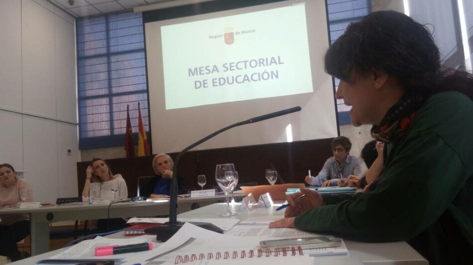 STERM denuncia la actitud irresponsable de la Consejera de Educación