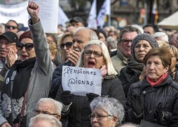 Garzón recuerda que Rajoy acude al Congreso a hablar de pensiones mientras su partido y Ciudadanos vetan la iniciativa del grupo confederal para subir las pagas igual que el IPC