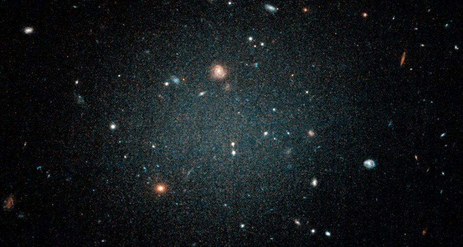 Descubren una inusual galaxia carente de materia oscura