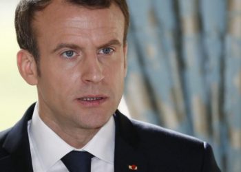 Emmanuel Macron se reúne con una delegación de las milicias kurdas