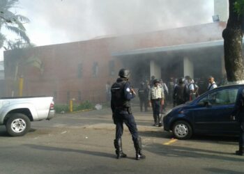 Incendio en comandancia policial venezolana deja 68 fallecidos