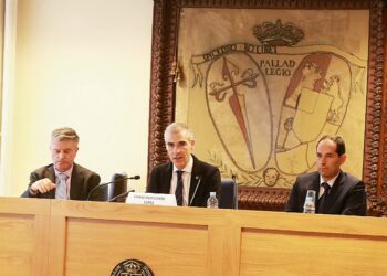 La Xunta y la USC organizan entre críticas una jornada sobre la polémica Ley de fomento de la implantación de iniciativas empresariales en Galicia